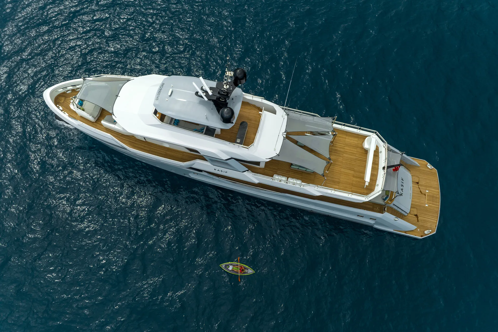 Kaşif explorer yacht at sea